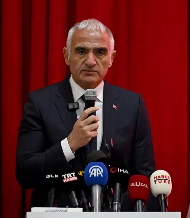 Bakan Ersoy, Mehmet Akif Ersoy'u anma programında konuştu