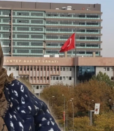 Güzelliğine güveniyorsun, onu elinden alacağım!