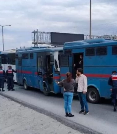 Başakşehir'de 4 cezaevi nakil aracı zincirleme kaza yaptı