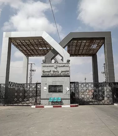 İsrail işgali altındaki Refah Sınır Kapısı yeniden açıldı