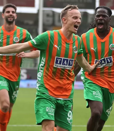 Alanyaspor evinde farka koştu