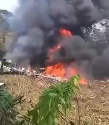 Kolombiya'da C-130 Hercules kargo uçağı düştü!