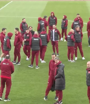 Milliler, Kosova maçı öncesi statta yürüyüş yaptı