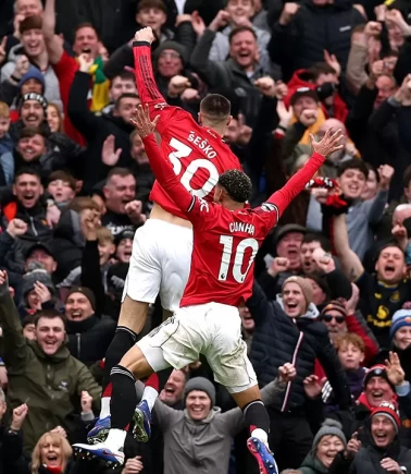 Manchester United sahasında kazandı