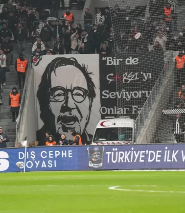 Beşiktaş taraftarları İlber Ortaylı'yı unutmadı