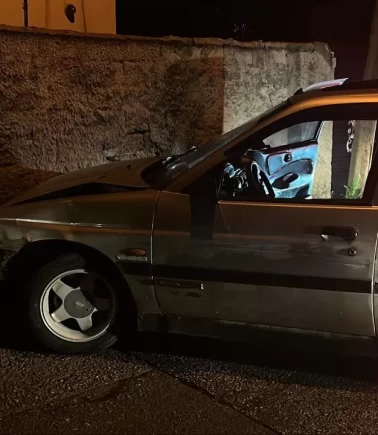 ‘Dur’ ihtarına uymadı, polis aracına çarptı