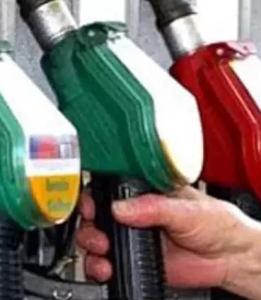 Pakistan’da akaryakıt fiyatlarına sert zam!