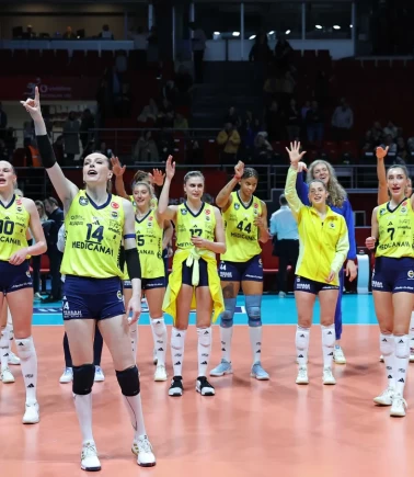 Sultanlar Ligi'nde ilk finalist belli oldu! Fenerbahçe durdurulamıyor