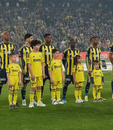 Fenerbahçe derbiye 3 değişiklikle çıktı!