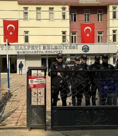 Bir belediyede daha operasyon dalgası