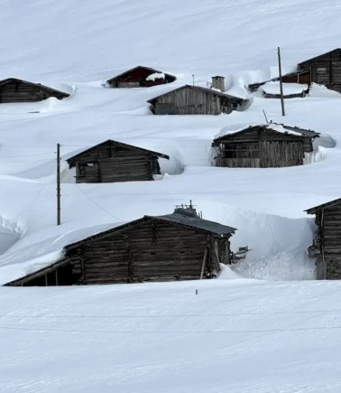 Nisan ayında kış geri döndü! Ardahan ve Kars'ta kar kalınlığı 1 metreyi aştı