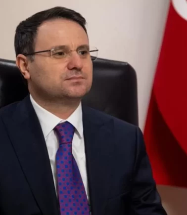 Bakan Gürlek duyurdu: Cezaevlerinde kitap seferberliği!