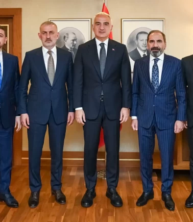 Bakan Ersoy ve TFF Başkanı Hacıosmanoğlu Dünya Kupası için görüştü