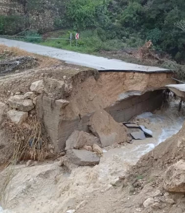 Mersin'i sağanak vurdu!
