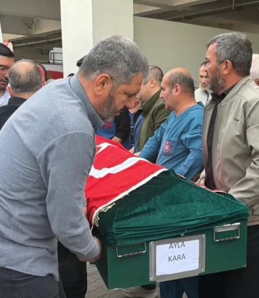 Öğrencilerine siper olan Ayla öğretmen son yolculuğuna uğurlanıyor!