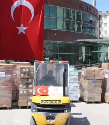 Van'dan İran’a 6 yardım TIR’ı daha gönderildi