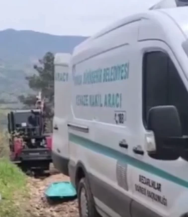 Traktör altında kalan 3 kişiden acı haber!