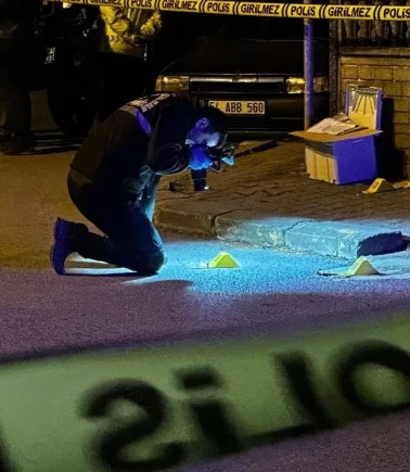 3 sokak boyunca polisten kaçan şahıs okul önünde vuruldu!