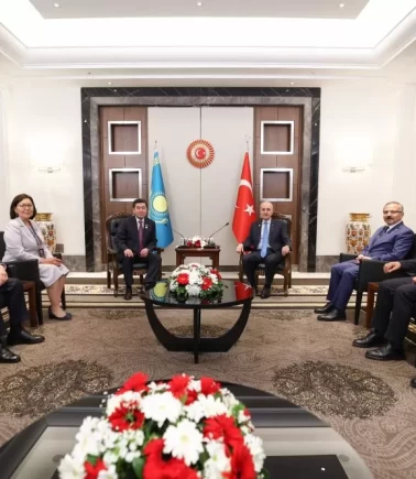 TBMM Başkanı Kurtulmuş, Kazakistan Meclis Başkanı Koşanov ile görüştü