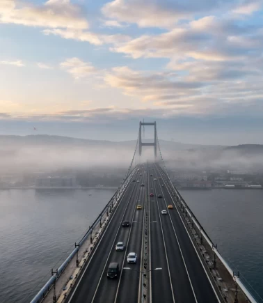 İstanbul'da yoğun sis etkisi: Boğaz hattı gemi trafiğine kapandı!