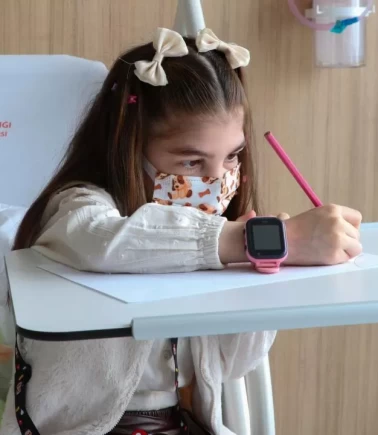 10 yaşındaki Hira hayata tutundu