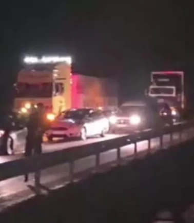 Jandarma aracının da karıştığı zincirleme kazada 2 asker yaralandı