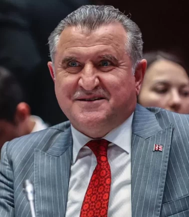 Bakan Bak, şampiyonluğa ulaşan Fenerbahçe'yi tebrik etti