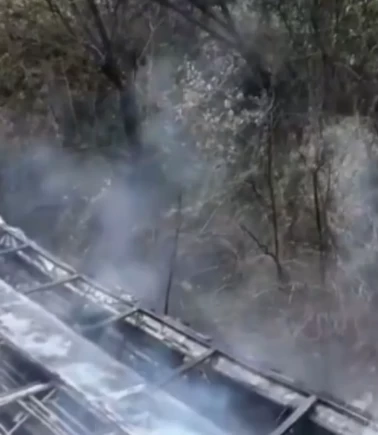 Uçuruma yuvarlanan araçta çok sayıda ölü ve yaralılar var