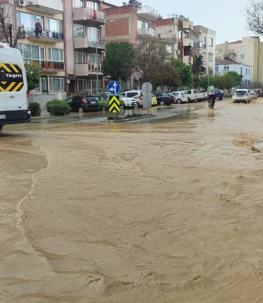 İzmir'in Ödemiş ilçesini sağanak vurdu!