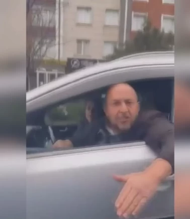 Yayaya yol veren kadın sürücüye cip sürücüsünden saldırı!