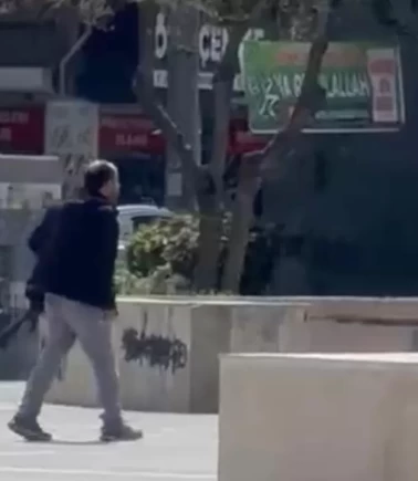 Elinde silahla polise kendini ihbar etti