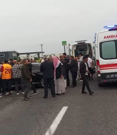 Şanlıurfa'da iki otomobil birbirine girdi