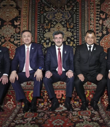 Cevdet Yılmaz, Azerbaycan Milli Halı Müzesi'ni ziyaret etti