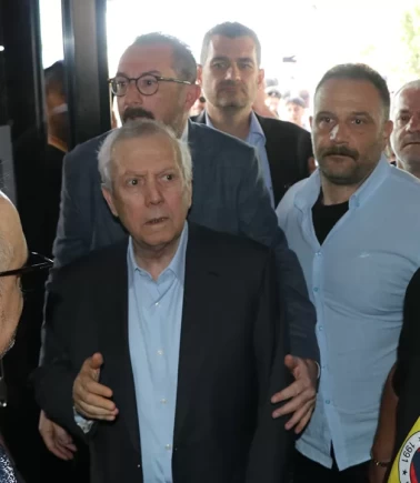 Aziz Yıldırım Yalova’da taraftarlarla buluştu