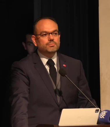 Sanal medyanın aşırı kullanımı riskleri beraberinde getiriyor