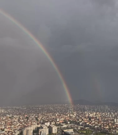 İstanbul'da yağışın ardından gökkuşağı sürprizi