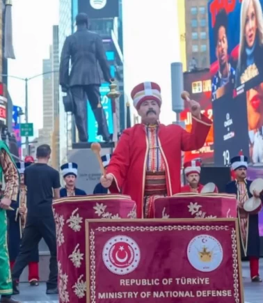 New York'ta mehteran rüzgarı! Times Meydanı Türk ezgileriyle yankılandı