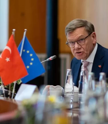 Alman Bakan Wadephul'dan Türkiye'ye övgü: Türkiye çatışma bölgeleri üzerinde önemli etkiye sahip