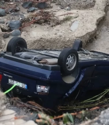 Yol çöktü, otomobil enkazda kaldı: 1 ölü