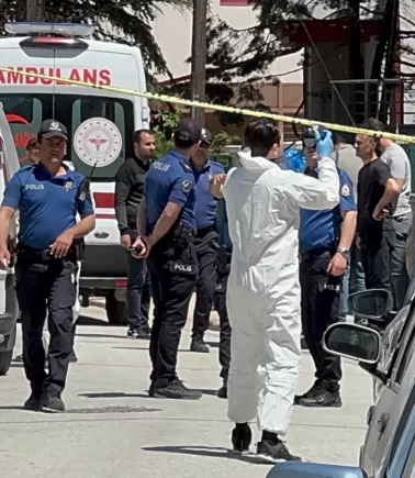 Parkta elleri kanlı yakalanan hukuk öğrencisi anne ve babasını katletmiş!