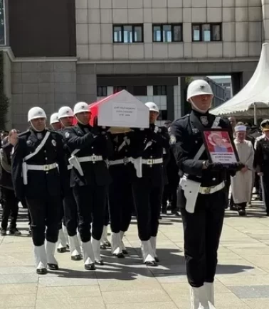 Şehit polis Aydın Üyenarık için İstanbul'da cenaze töreni düzenlendi