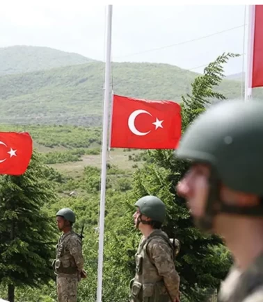 PKK'lı teröristler tarafından şehit edilen 33 asker törenle anıldı