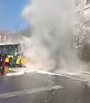 Ümraniye'de İETT otobüsü alev alev yandı