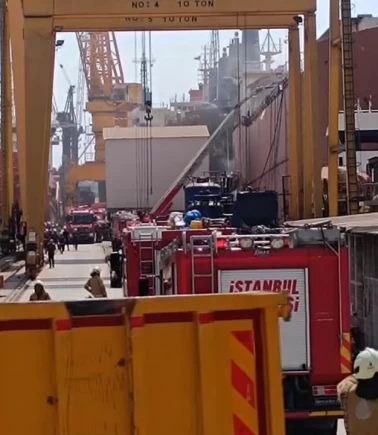 Tuzla Tersanesi’nde gemi yangını