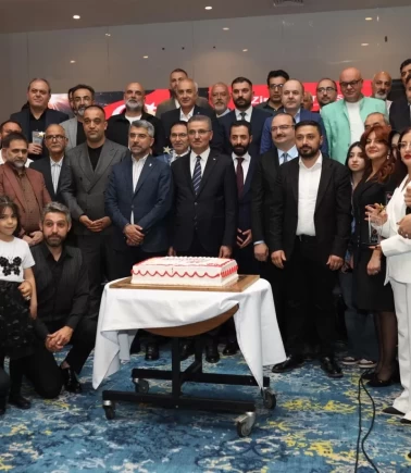 Erzurum’da basının yıldızları geçidi! 11 dalda 27 gazeteciye ödül yağdı!