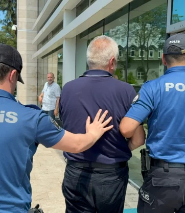 Kimyasal depolara ateş açtı: 6 polis hastanelik oldu