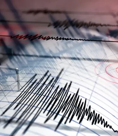 5,9 şiddetinde deprem paniği! Mecliste oturuma ara verildi