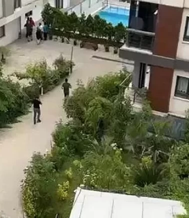 Sitenin bahçesinde kadın ve erkek cesedi bulundu!