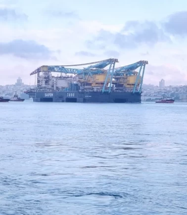 Dev gemi 'Saipem 7000' boğazdan geçiyor: İstanbul Boğazı gemi trafiğine kapatıldı!