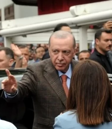 Cumhurbaşkanı Erdoğan bir kafede vatandaşlarla sohbet etti